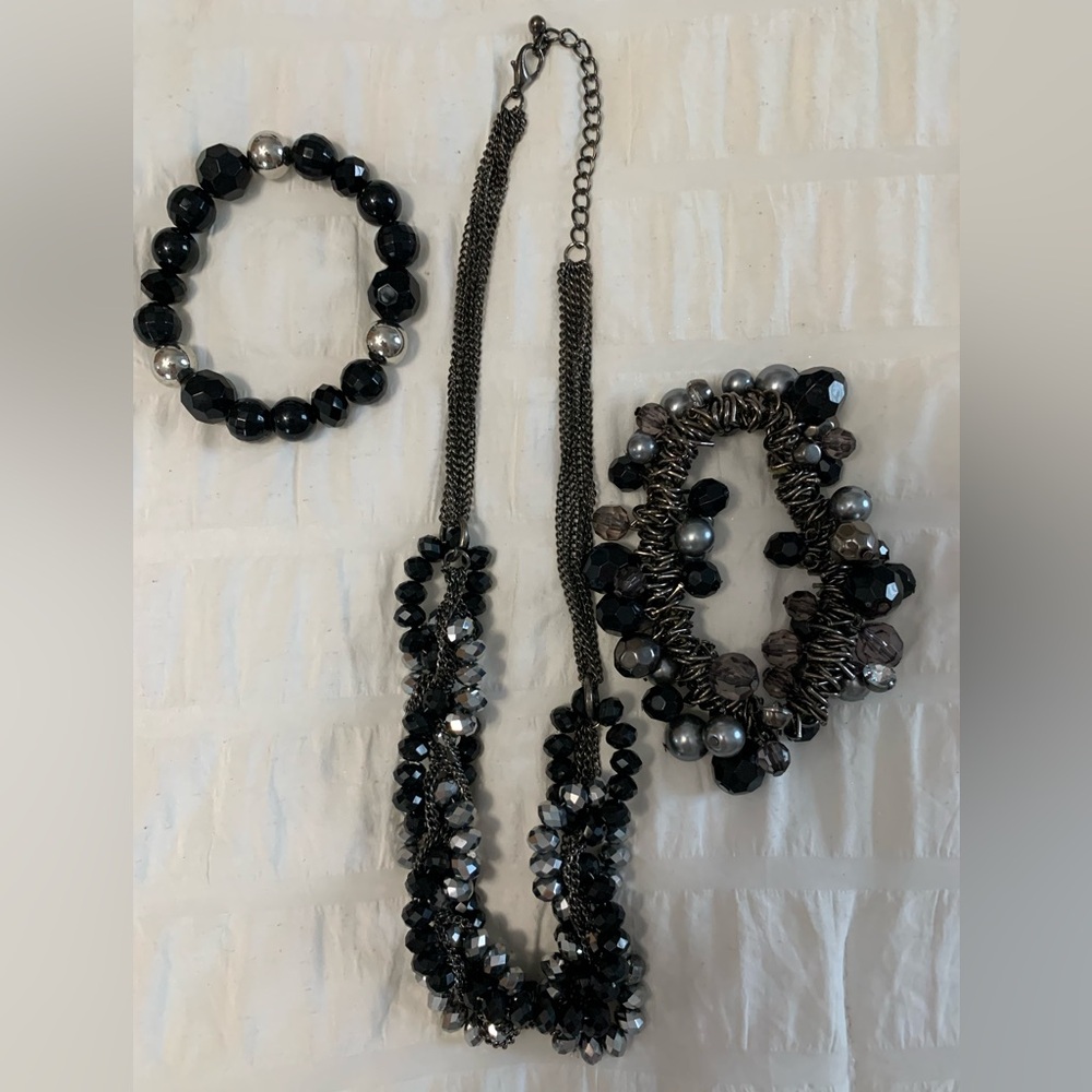 Elegant Black and Silver Jewelry Set